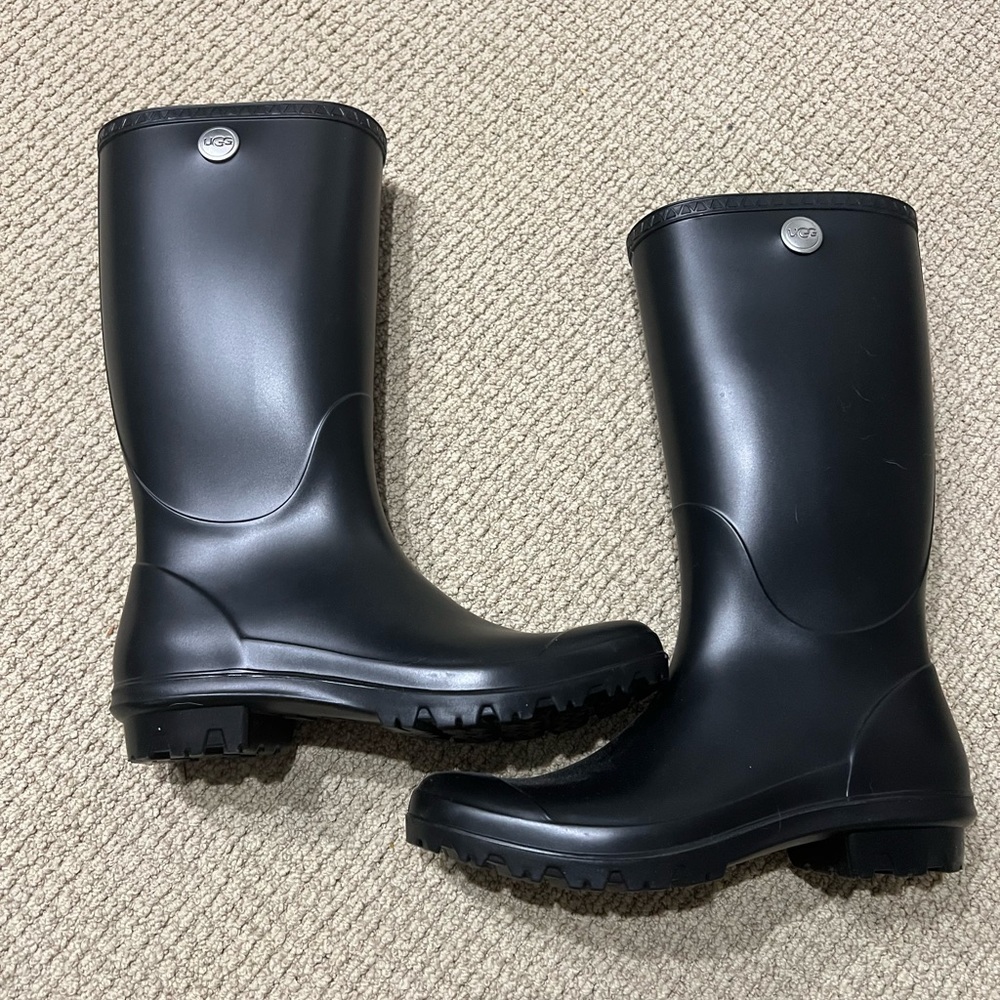 UGG Tall Rain Boots with Socks. 9